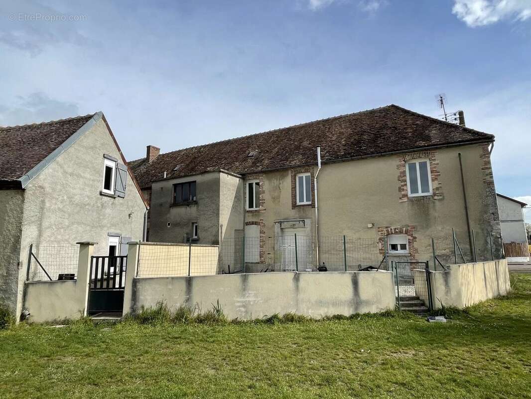 Appartement à SAINT-JUST-SAUVAGE