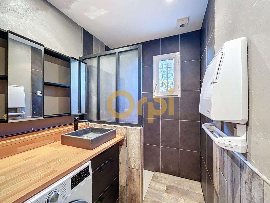 Maison à BAGNOLS-EN-FORET