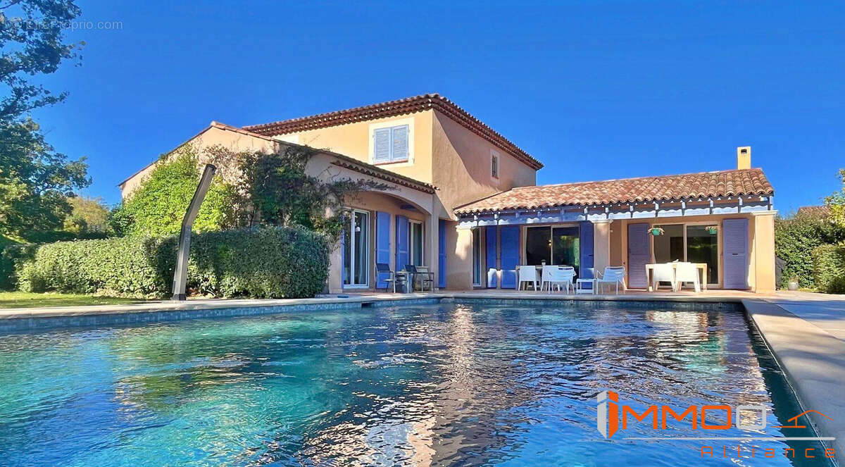 Maison à SAINT-CEZAIRE-SUR-SIAGNE