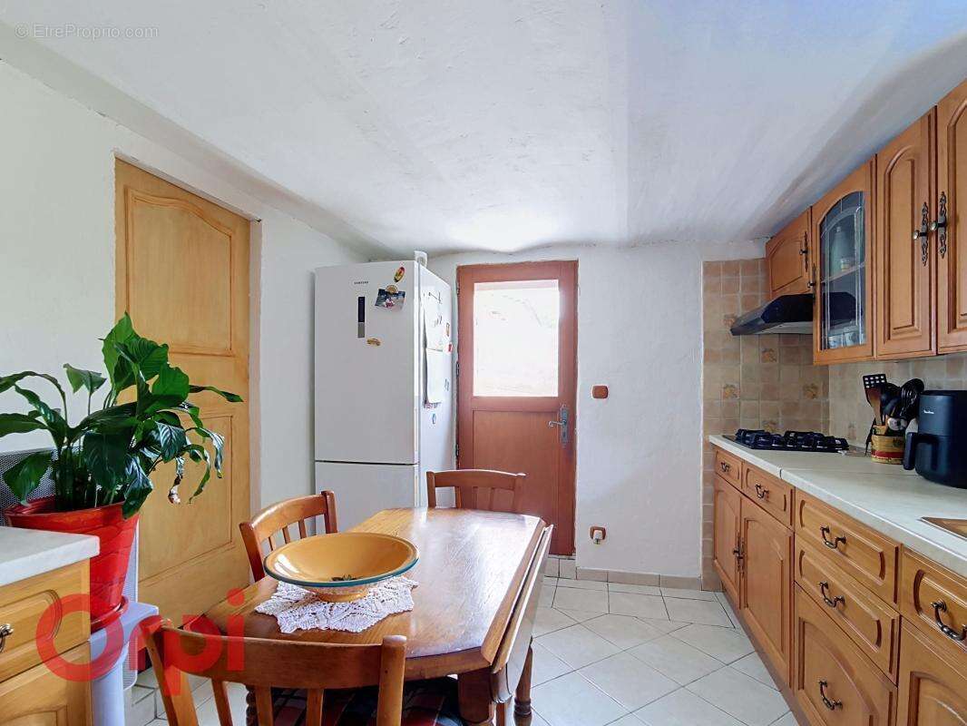 Maison de ville à vendre à deux pas du centre village divisée en 2 appartements - photo 6