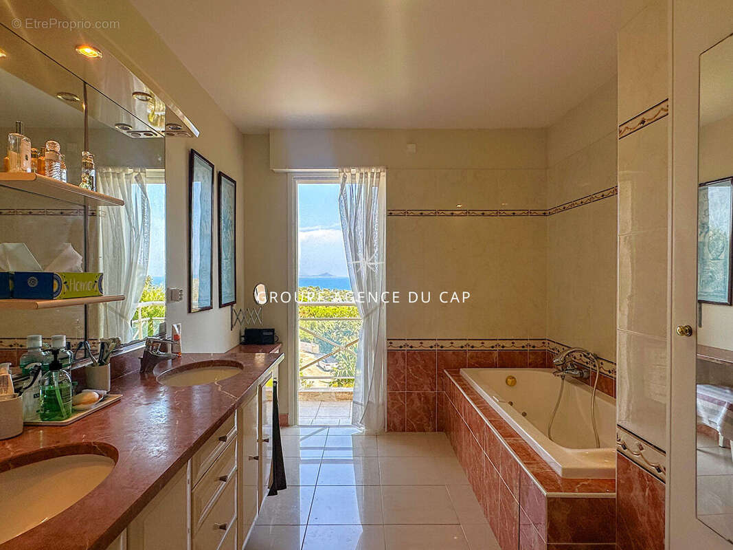 Maison à LES ISSAMBRES