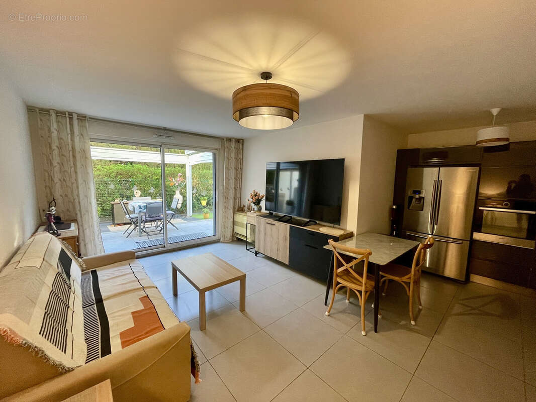 Appartement à SAINT-LAURENT-DU-VAR