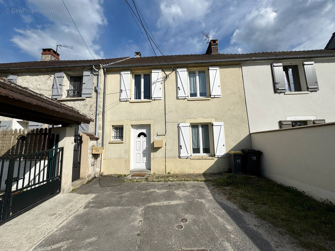 Maison à THIERS-SUR-THEVE