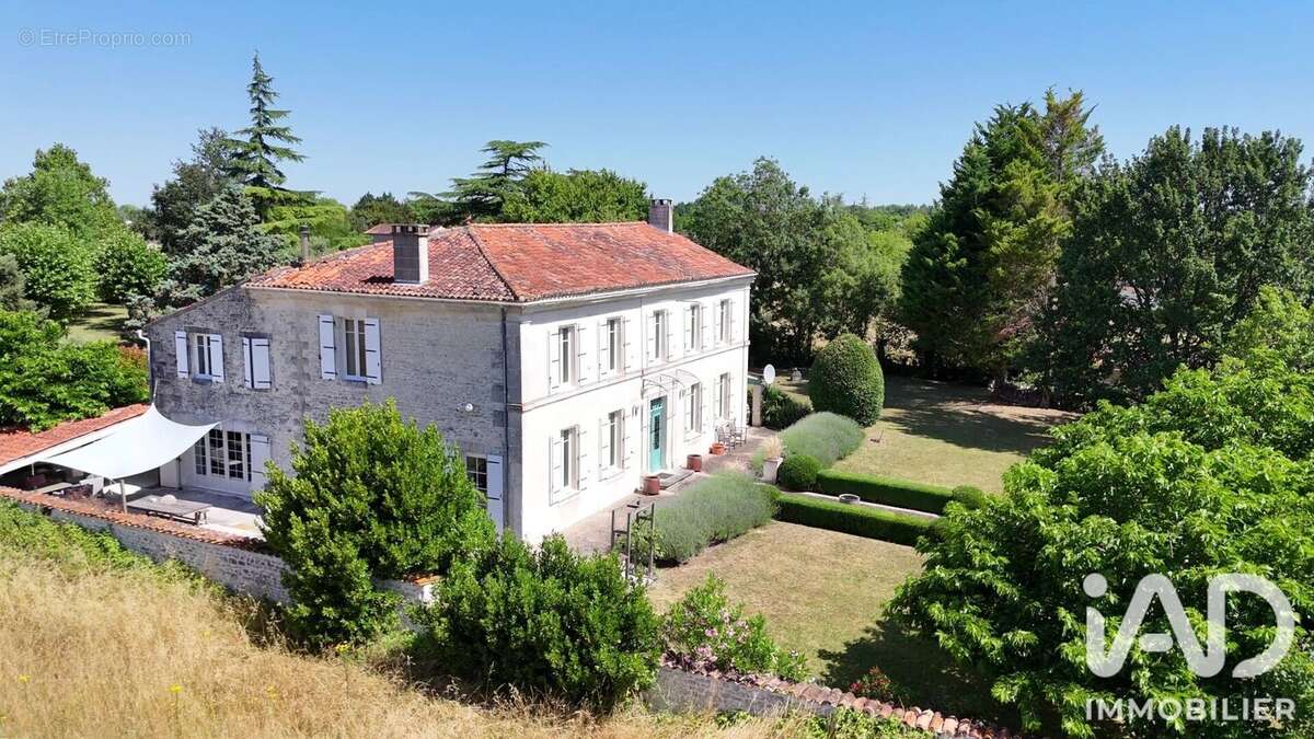 Maison 340 m² à Ars  - photo 2