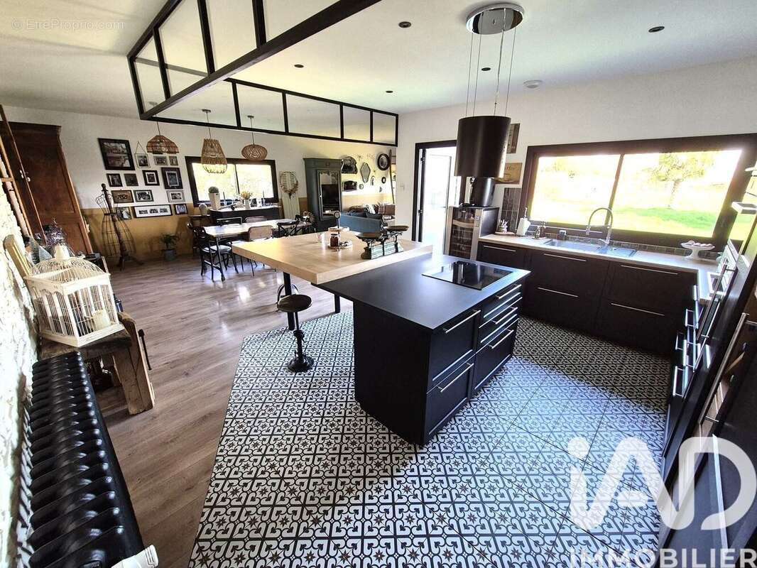 Maison 131 m² à Chalandray  - photo 6