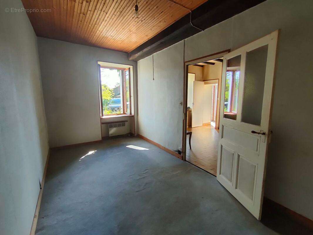 Maison à SAINT-MARTIN-DES-TILLEULS