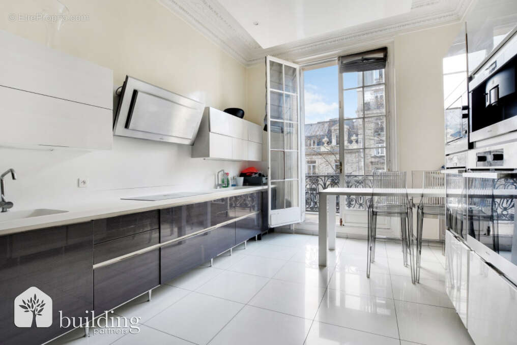 Appartement à PARIS-17E