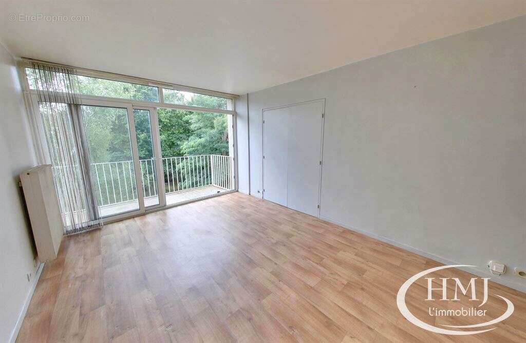 Appartement à COURCOURONNES