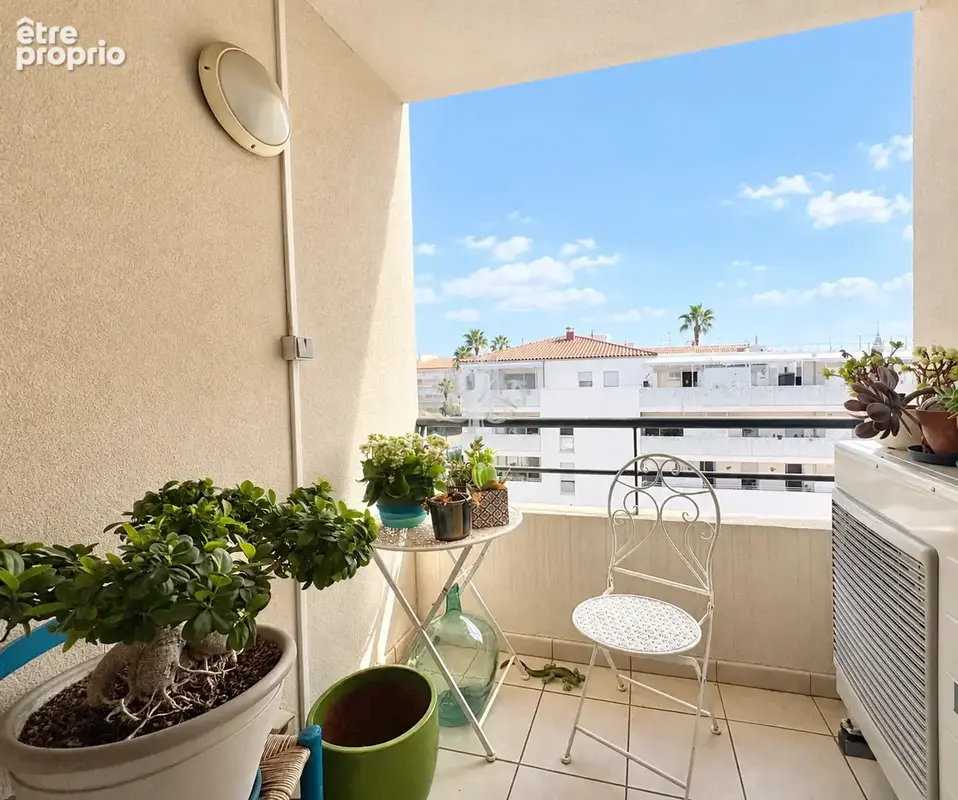 Centre-ville de sanary-sur-mer   t3 duplex de 91,60 m2  avec parking en sous-sol - photo 7