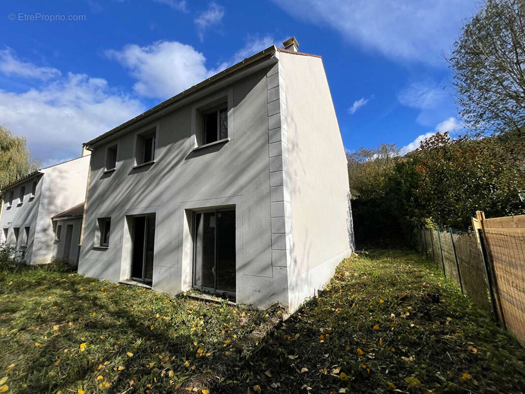 Maison à ORMOY-LA-RIVIERE