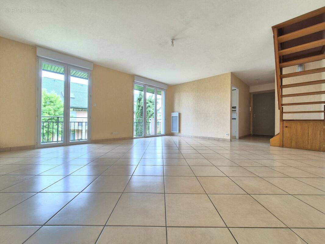 Appartement à ONET-LE-CHATEAU