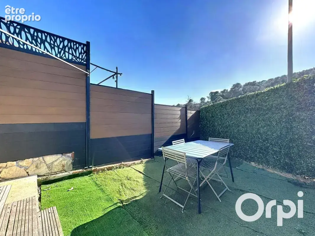 Maison rénovée 3 pièces 53 m2 - terrasse - jardin - cave - stationnement - photo 2