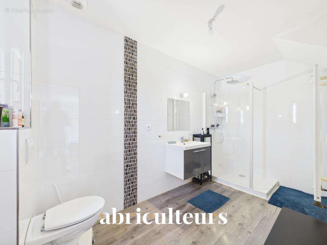 Maison familiale d'architecte de 219M2 en vente à Rezé, rue de l’Aérodrome (44400) - photo 8