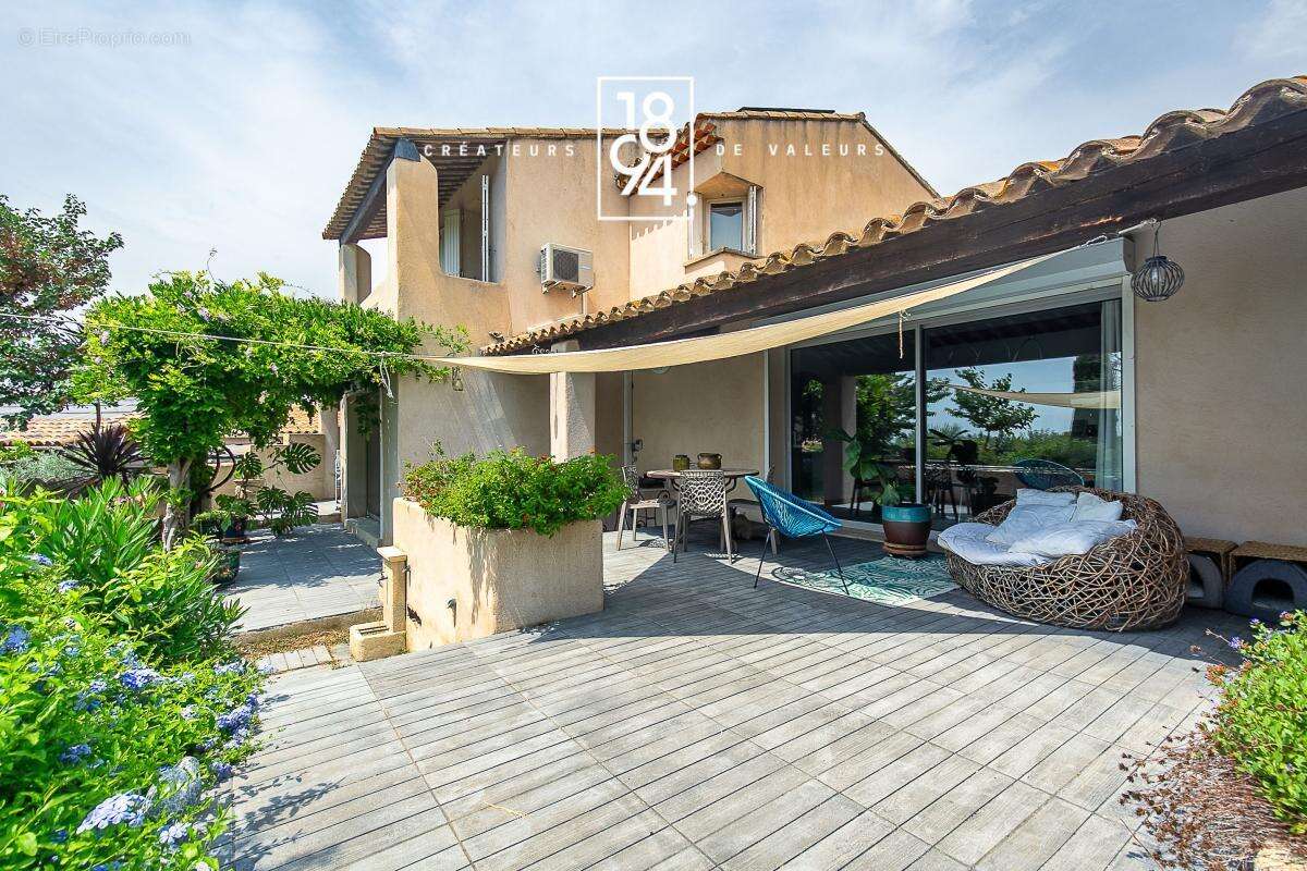 Maison 7 pièces à vendre La Fare les Oliviers (13580)  167m2  Jardin  Piscine - photo 13
