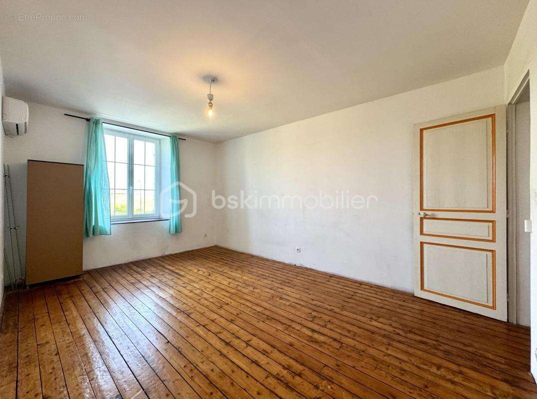 Maison à SAINT-GENGOULPH