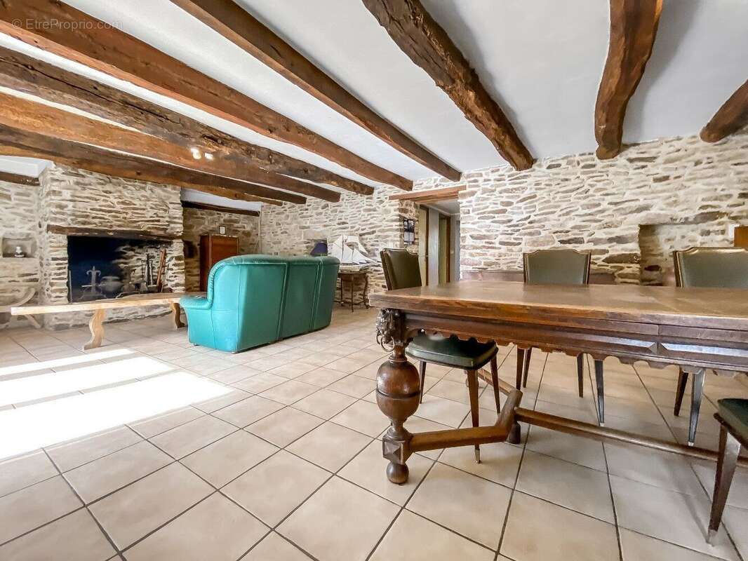 Jolie maison en pierre proche des plages avec grand jardin, puits et dépendance - photo 7