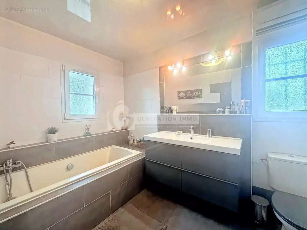 Maison à SAINT-MARTIN-DE-CRAU