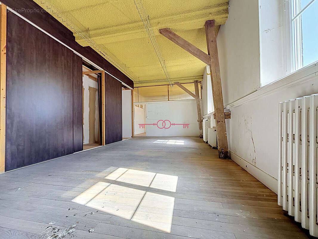 Hyper centre de Reims - 129m² - Place Léon Bourgeois - photo 2