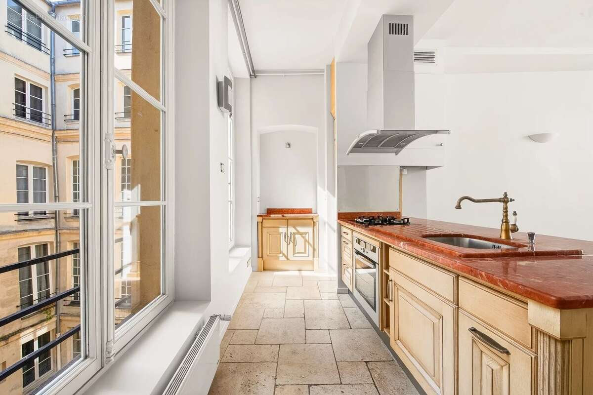 Appartement à PARIS-3E