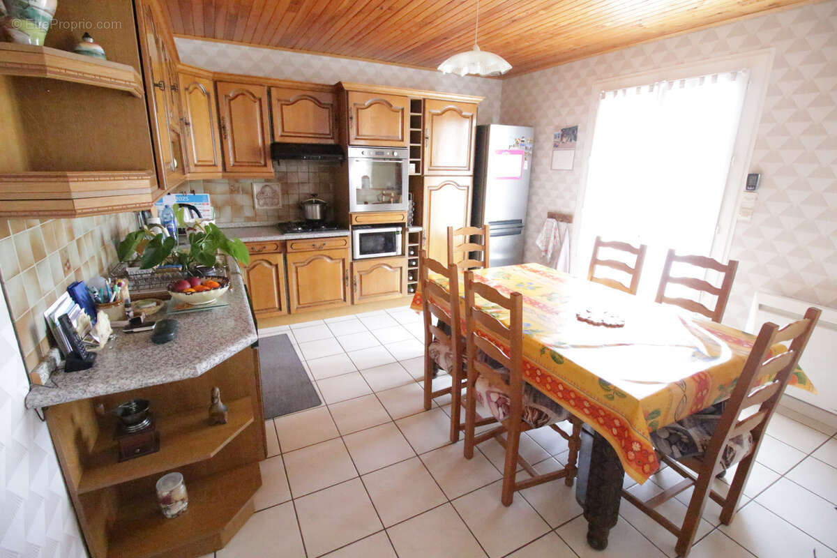 Maison à AMBILLOU