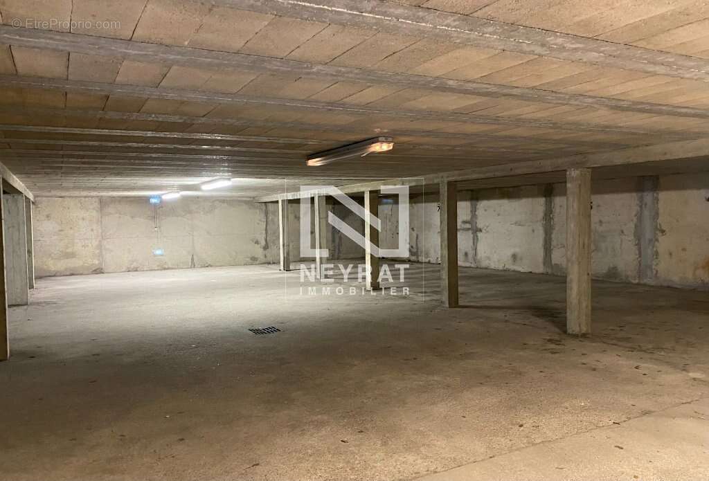Place de parking sécurisée en sous-sol dans copropriété quartier Mansart - photo 4