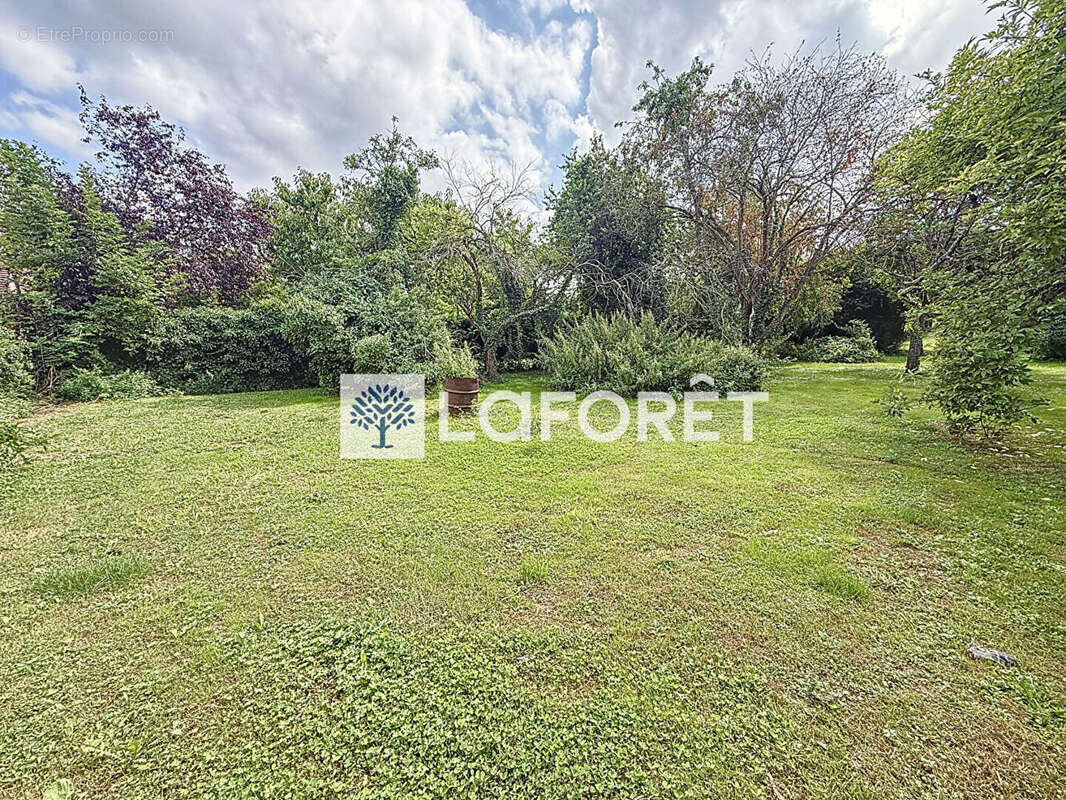 Terrain à CHAMBOURCY