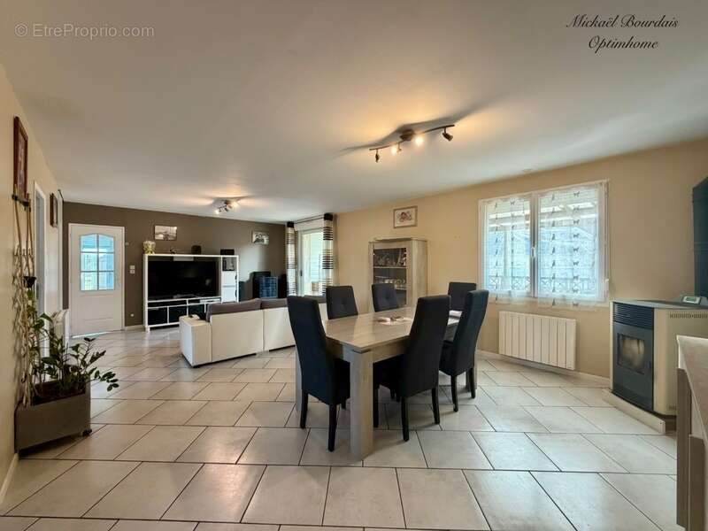 Maison à PONTVALLAIN