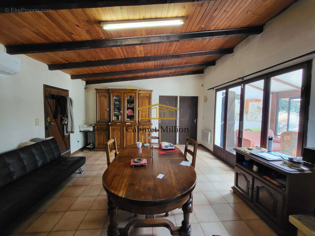 Maison à VIC-LA-GARDIOLE