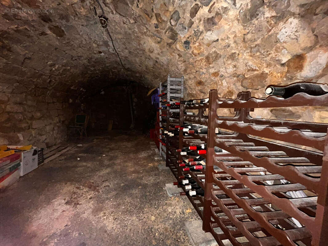 Maison  de charme située à Annot de 217 m2 comprenant 5 chambres et 3 caves. - photo 18