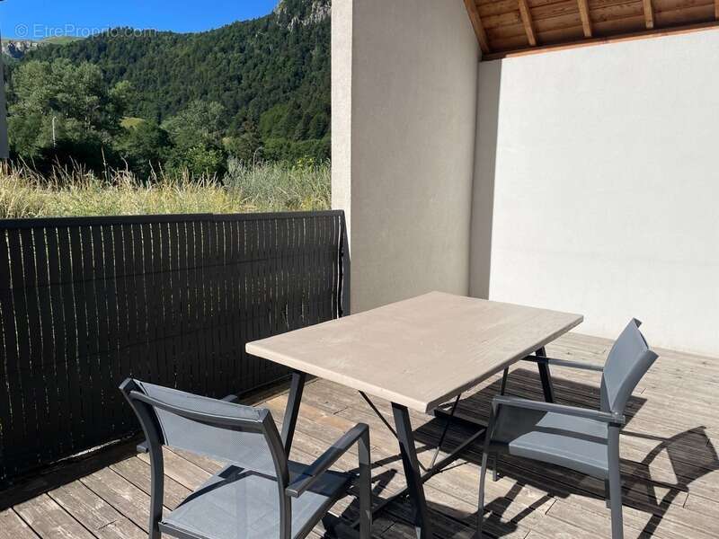 Maison récente 70 m² — Le Mont-Dore (Massif du Sancy) — 2 chambres — terrasse (22  m²)— grand garage (44 m²) - photo 3