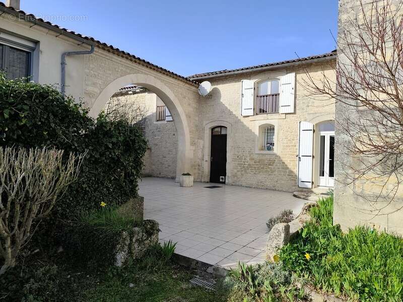 Maison à HIERSAC