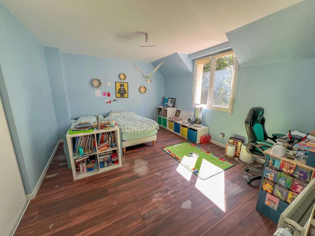 Maison à LE MESNIL-SAINT-DENIS