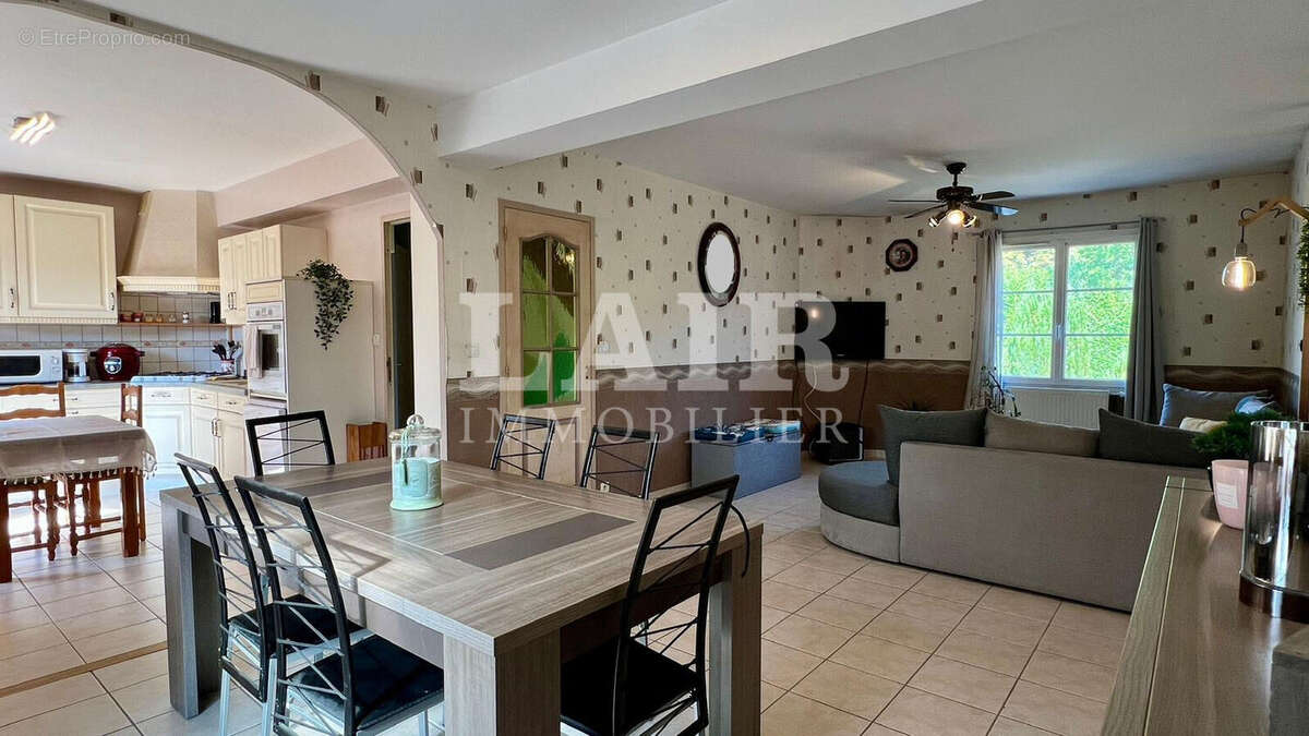 Maison à LE MELE-SUR-SARTHE