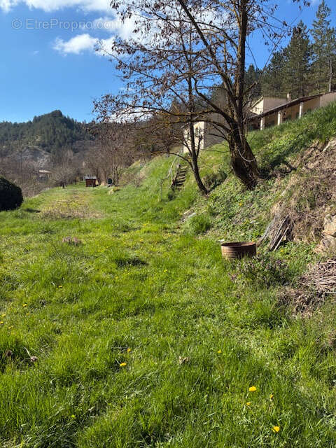 Maison 186m2 + appartement loué + rivière + terrain 3500m2 attenant + potager 800m2 - photo 8