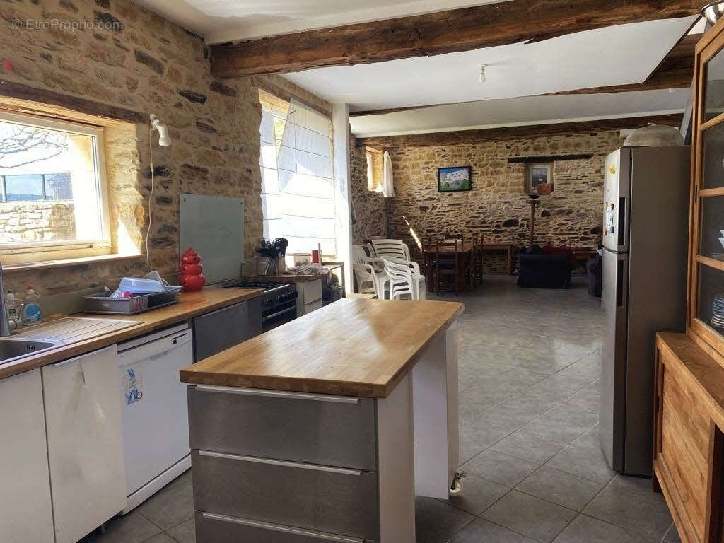 Maison en pierre avec piscine à Excideuil 5 pièce(s) 180 m2 - photo 4