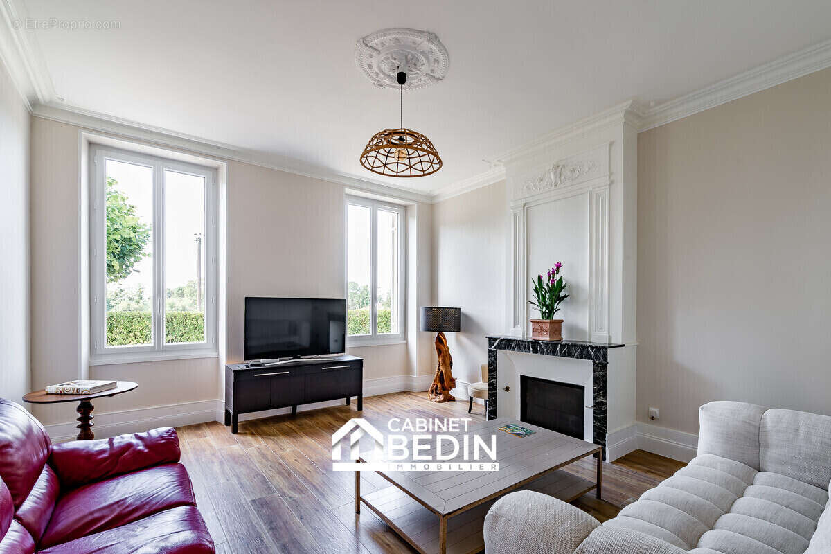 Maison 302 m² à Bourg  - photo 3