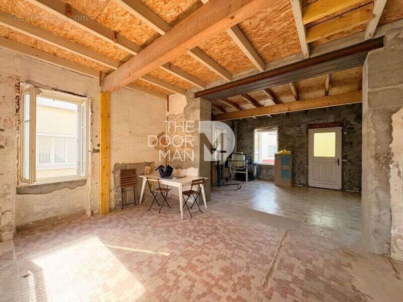 Maison à SAINT-HILAIRE-DE-CHALEONS