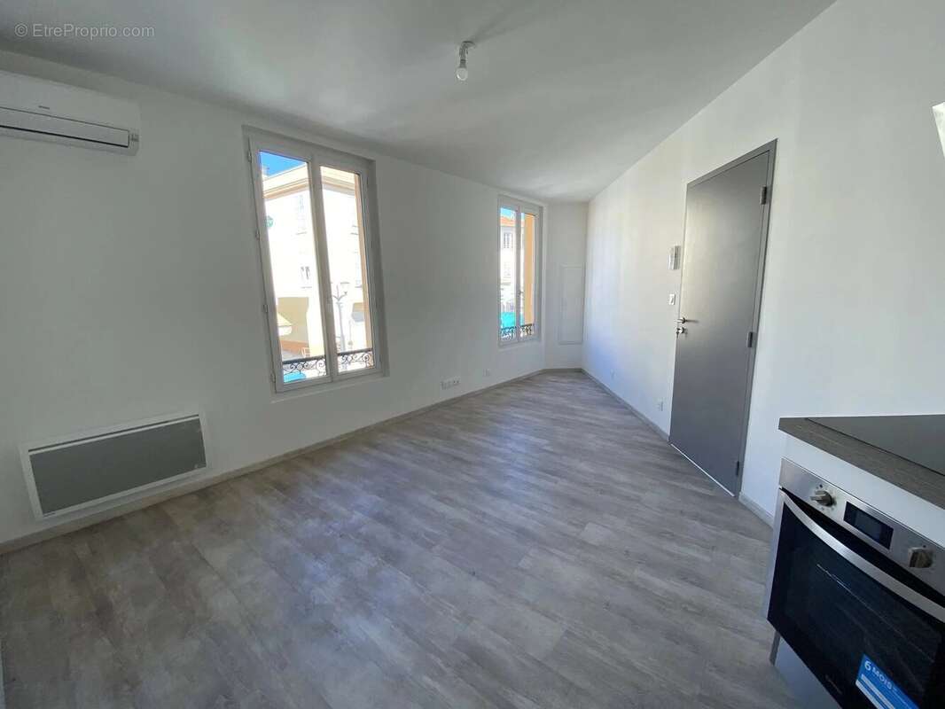 Appartement à SAINT-LAURENT-DU-VAR
