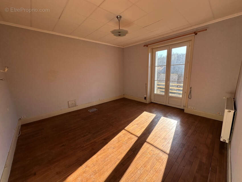 Maison à SAINT-GERVAIS-D'AUVERGNE