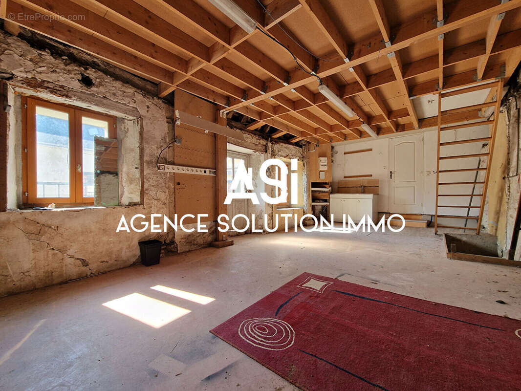 Ensemble Immobilier Maison principale + studio et grands garage - 600m² de terrain - photo 8