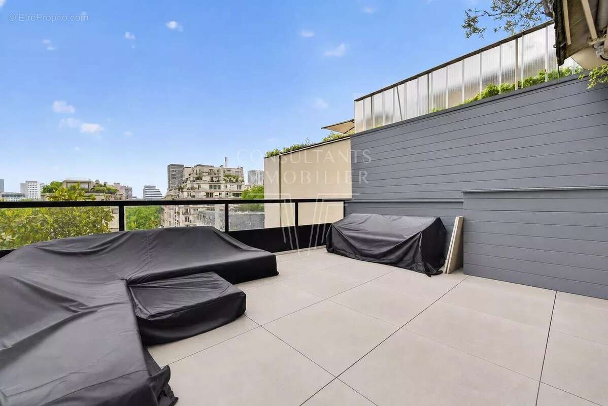 Appartement à PARIS-16E