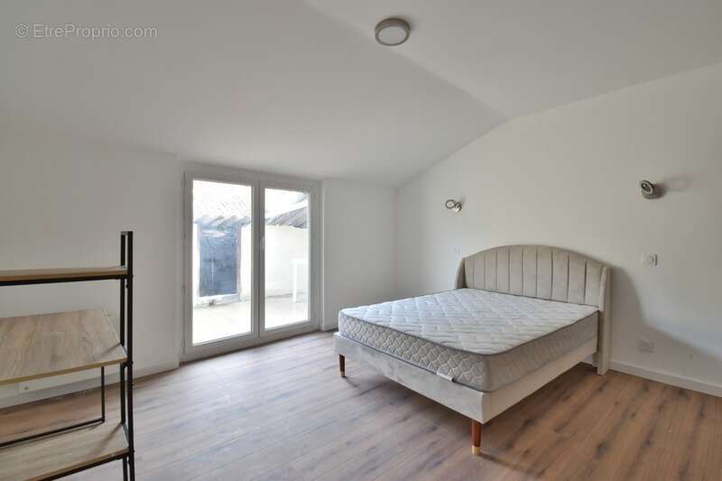 Appartement à VOLONNE