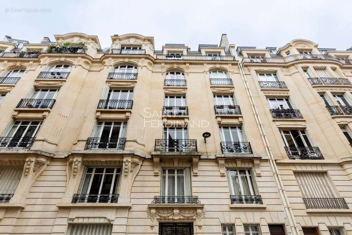 Appartement à PARIS-17E