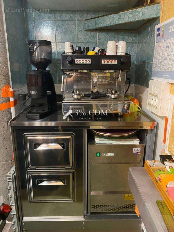 Commerce à SAINT-ROMAIN-DE-LERPS