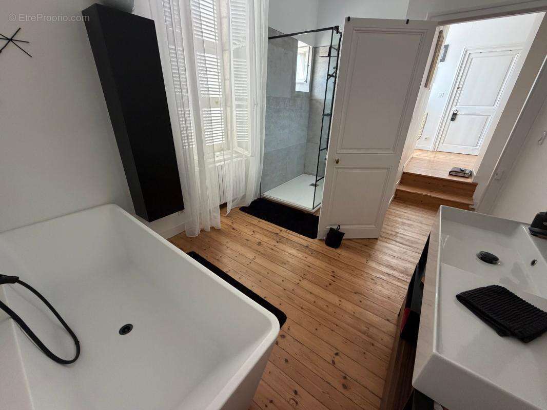 Lucon (85)- coeur de ville - demeure bourgeoise xix d'exception 5 chambres avec piscine sur parc 1440m² - photo 27