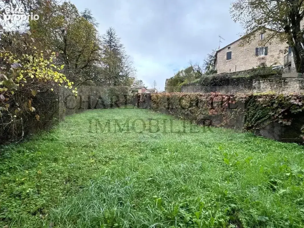 Imposante maison ancienne de caractère restaurée sur sous-sol avec dépendances, sur un terrain arboré de 3 782 m² - photo 18
