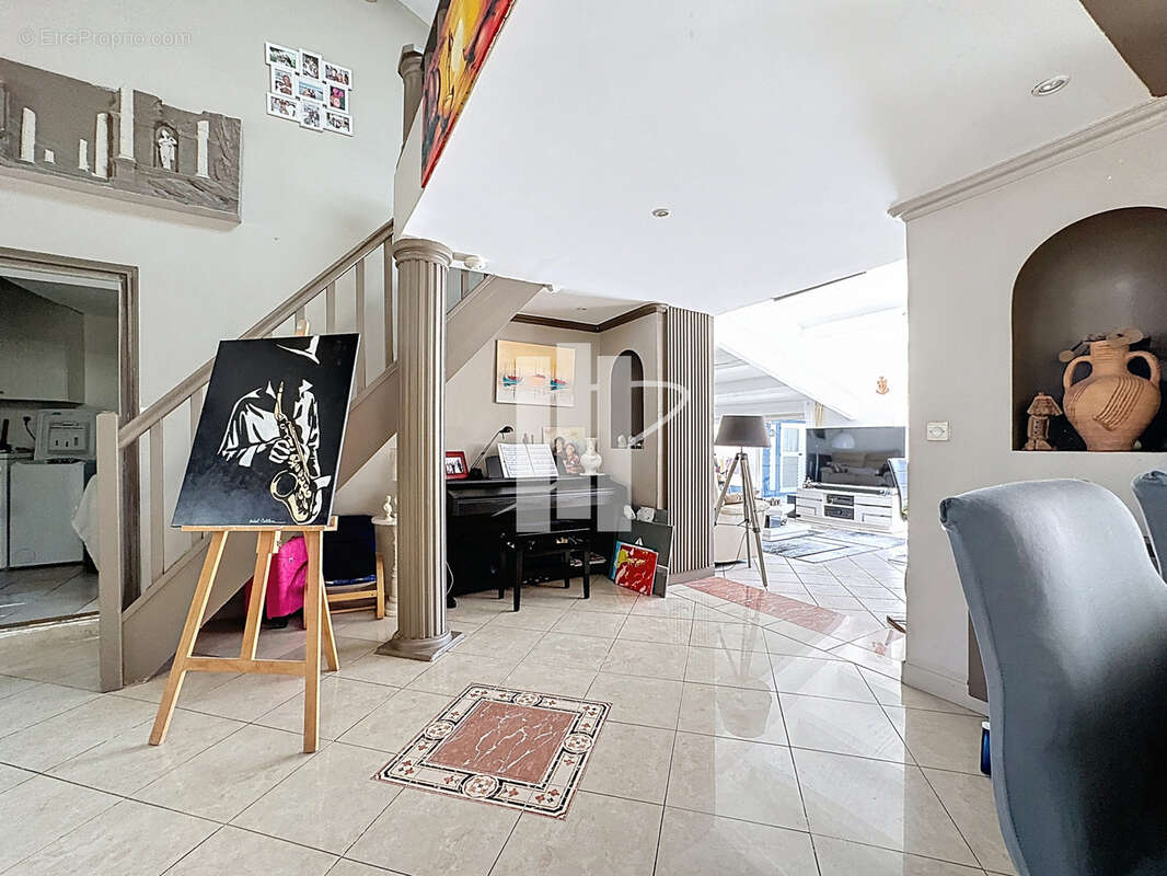Maison à LE MUY