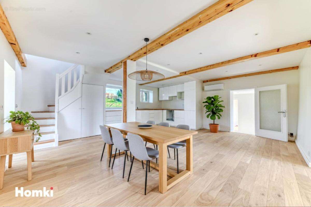 Maison/Villa T6 de 165 m2 à Sainte-Consorce 69280 - photo 2