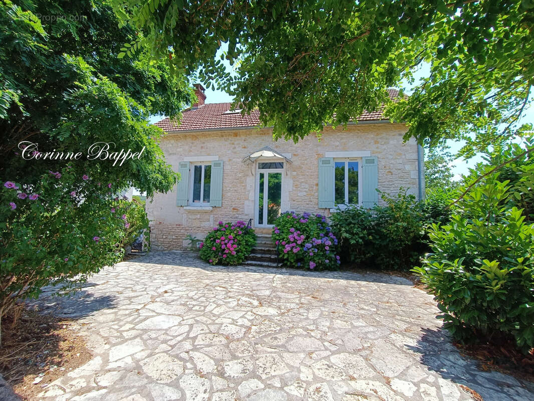 Maison à SAVIGNAC-LES-EGLISES