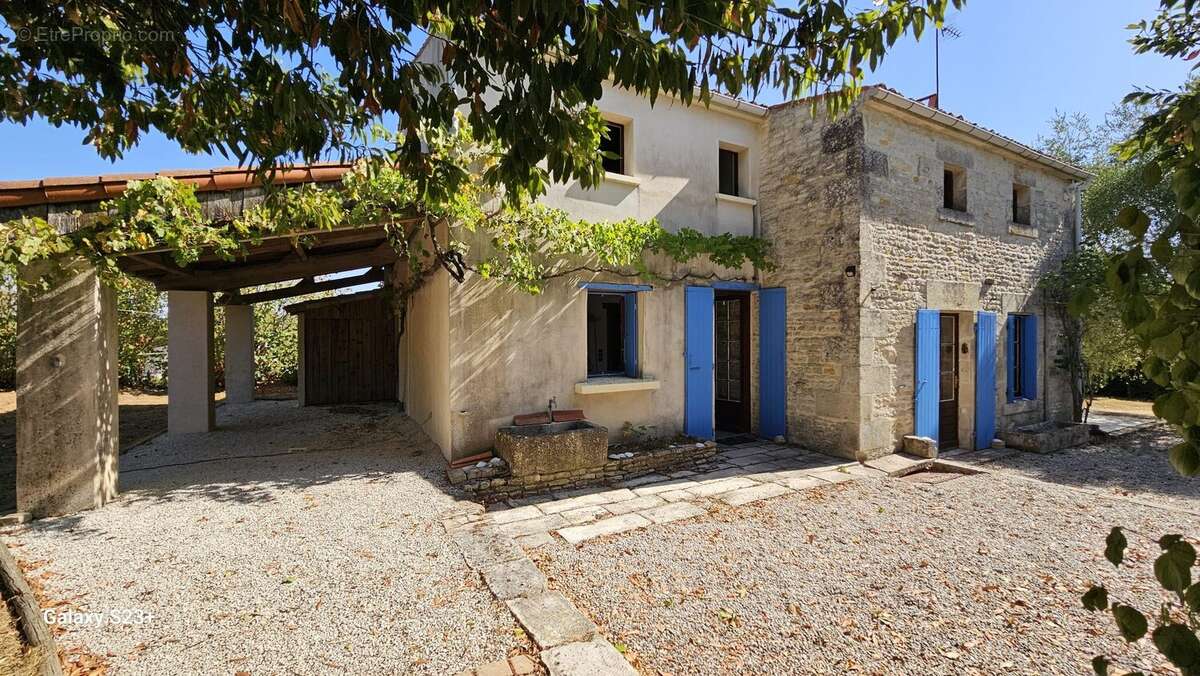 Maison 152 m² à Le Vanneau-Irleau  - photo 2